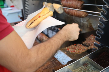 sokakta kokoreç satıcısı