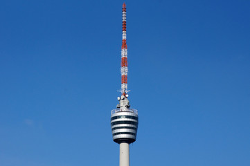 Die Spitze vom Stuttgarter Fernsehturm ohne einen einzigen Besucher auf der Aussichtsplattform.