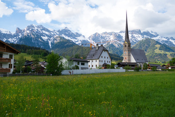 Fototapeta na wymiar Maria Alm parish church with background of mountains.