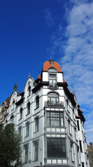 Brüssel: Schöne Altbau-Fassade, Eckhaus