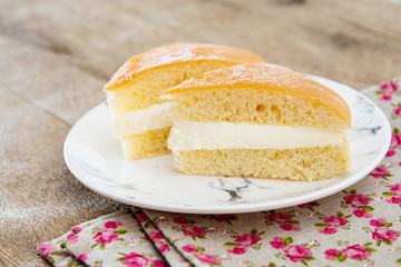 French dessert butter brioche Tarte tropezienne