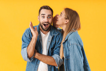 Portrait of an attractive young couple - obrazy, fototapety, plakaty
