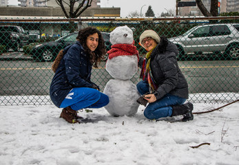 Fazendo boneco de neve em Vancouver durante uma ferias de inverno, Canada