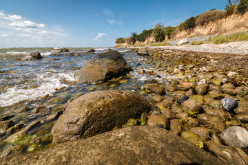 Steilküste am Naturstrand Klein Zicker auf der Insel Rügen.