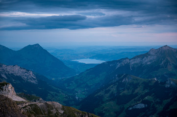 Obraz premium view of Lake Thun and Thun at sunrise