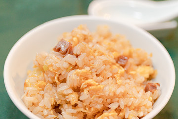 お椀に盛られたチャーハン