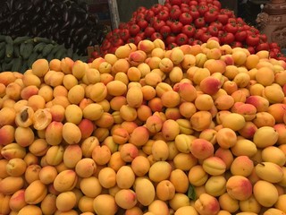 Naklejka na ściany i meble ripe apricots, market in Armenia