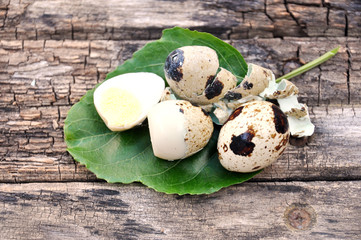 quail eggs in a bowl