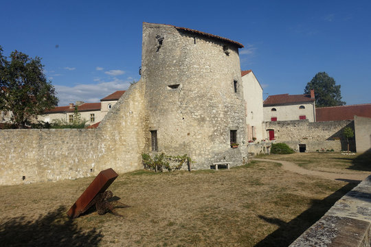 La tour de guet de Charroux