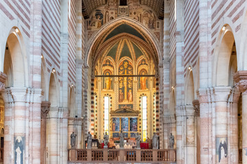 Fototapeta na wymiar Large interior of catholic cathedral in Verona
