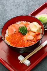 rice bowl topped with salmon & salmon roe, japanese food