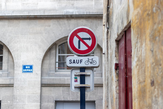 Interdiction de tourner &agrave; droite