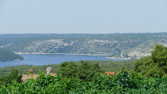 Brovinje: Blick auf das Meer