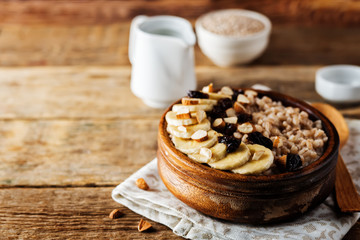 Barley porridge with banana slices and almonds