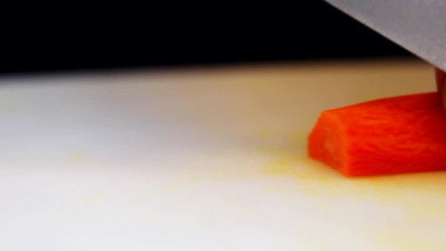 Legumes sendo cortados/picados