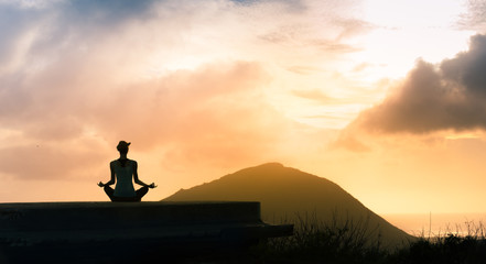 Fototapeta na wymiar Peaceful meditation on a mountain at sunset. 
