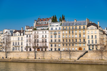 Fototapeta na wymiar Paris, panorama of the ile Saint-Louis, view of the roofs and typical buildings 