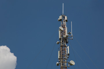 Obraz premium Communication tower with blue sky background. Telecommunication tower Antenna. Mobile communications tower.