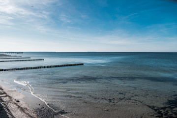 Fototapeta na wymiar view from the beach to the sea, to the horizon