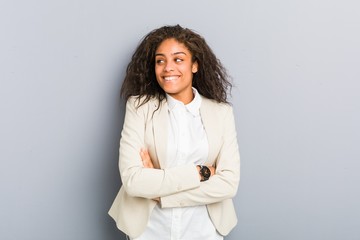 Young african american business woman smiling confident with crossed arms.