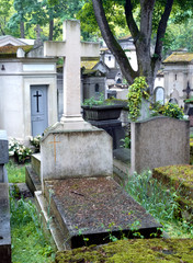 Naklejka premium Graves and tombs in Père Lachaise cemetery, Paris, France, spring, 2019.