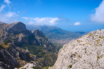 Fototapeta na wymiar Looking down to Sóller, Mallorca