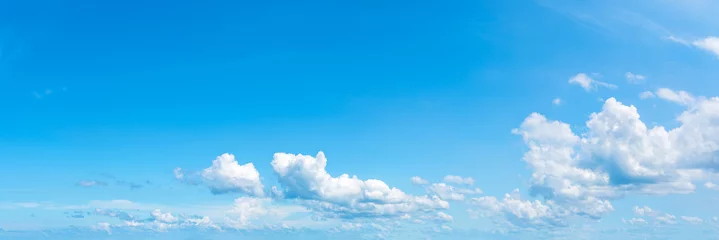 Wandaufkleber Panorama flauschige Wolke am blauen Himmel © Singha songsak