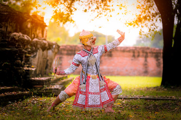 Khon is art culture Thailand Dancing in masked .This seance Hanuman is dancing in literature...