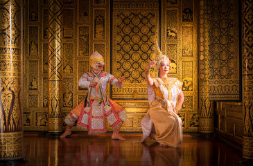Obraz premium Khon is art culture Thailand Dancing in masked Ramayana story in literature thailand. This is Khon thailand culture and traditional.
