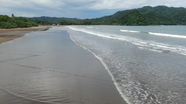 Waves crashing into the shore in Costa Ricaa