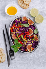 Salad of raw vegetables with figs