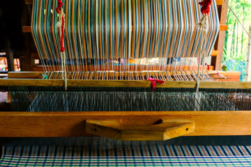 weaving loom and shuttle on the curve