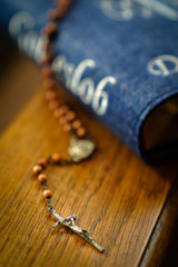 Bibel und Jesus Gotteslob nnd Rosenkranz