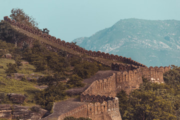 View of the wall of the Kumbhalgarh Fort in Udaipur, Rajasthan, India