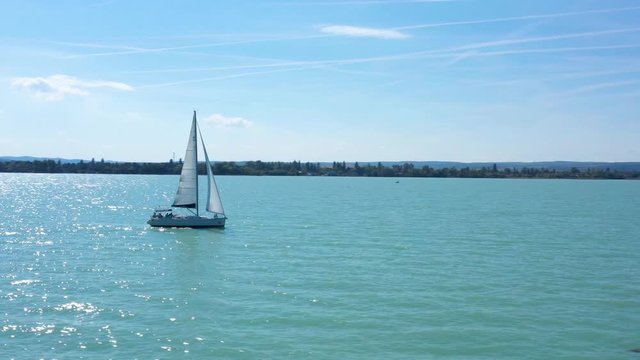 Drone footage from a sailing boat at lake Balaton, Hungary
Recorded with a DJI Mavic 2 pro UHD 4K 30 fps