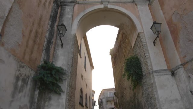 Gerace, un borgo pi&ugrave; bello d'Italia, in Calabria vicino la costa dei Gelsomini. Vista dei vicoli e delle chiese della citt&agrave;