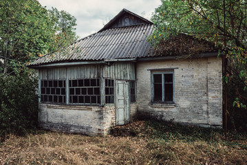Fototapeta na wymiar Ruined house in Mashevo vilage located in Chernobyl exclusion area, Ukraine