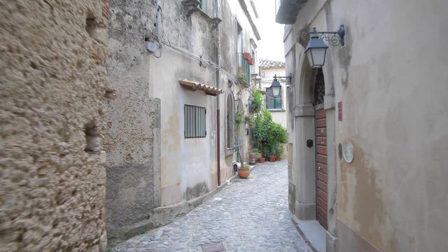 Gerace, un borgo pi&ugrave; bello d'Italia, in Calabria vicino la costa dei Gelsomini. Vista dei vicoli e delle chiese della citt&agrave;