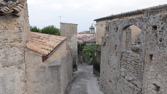 Gerace, un borgo pi&ugrave; bello d'Italia, in Calabria vicino la costa dei Gelsomini. Vista dei vicoli e delle chiese della citt&agrave;