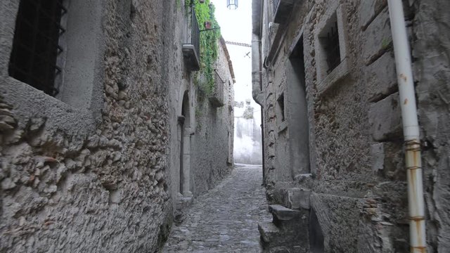 Gerace, un borgo pi&ugrave; bello d'Italia, in Calabria vicino la costa dei Gelsomini. Vista dei vicoli e delle chiese della citt&agrave;