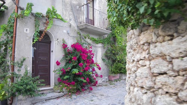 Gerace, un borgo pi&ugrave; bello d'Italia, in Calabria vicino la costa dei Gelsomini. Vista dei vicoli e delle chiese della citt&agrave;