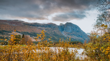 Masyw górski w okolicach Hemsedal w regionie, gminie Buskerud w Norwegii © Dreamnordno