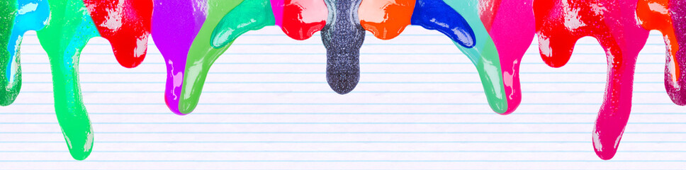 Coulures de vernis sur papier réglé 