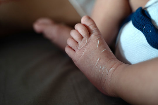 close up of newborn baby feet when lying on bed