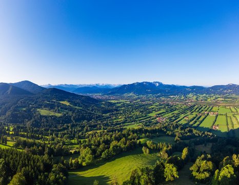View from Sonntraten near Gaiﬂach over the Isar valley, left Geierstein, middle village Lenggries and Brauneck and Benediktenwand, right Zwiesel, Isarwinkel, aerial view, Upper Bavaria, Bavaria, Germany, Europe