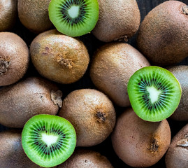 Cut and uncut kiwis