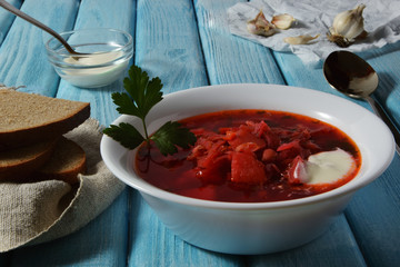 Borsch with sour cream, parsley and garlic