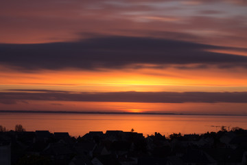 coucher de soleil sur l'eau