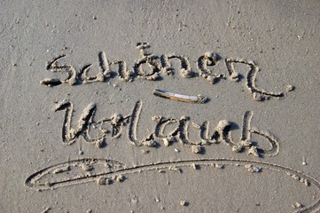 Schrift Schönen Urlaub im Strandsand