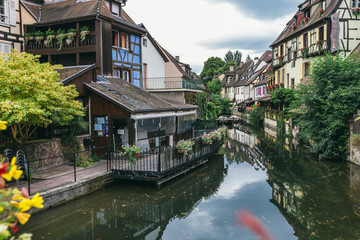 Fototapeta na wymiar Canal in the city of Colmar